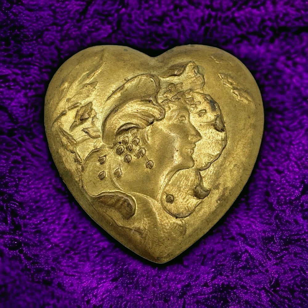 Heart Shaped Button Cover Vintage Art Nouveau Cameo Lady 1990 Click-It Gold Tone - Picture 1 of 8